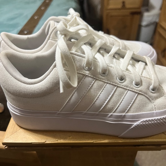 Adidas shoes - Picture 2 of 4